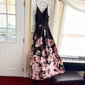 XCAPE Floral Print Gown sz 4